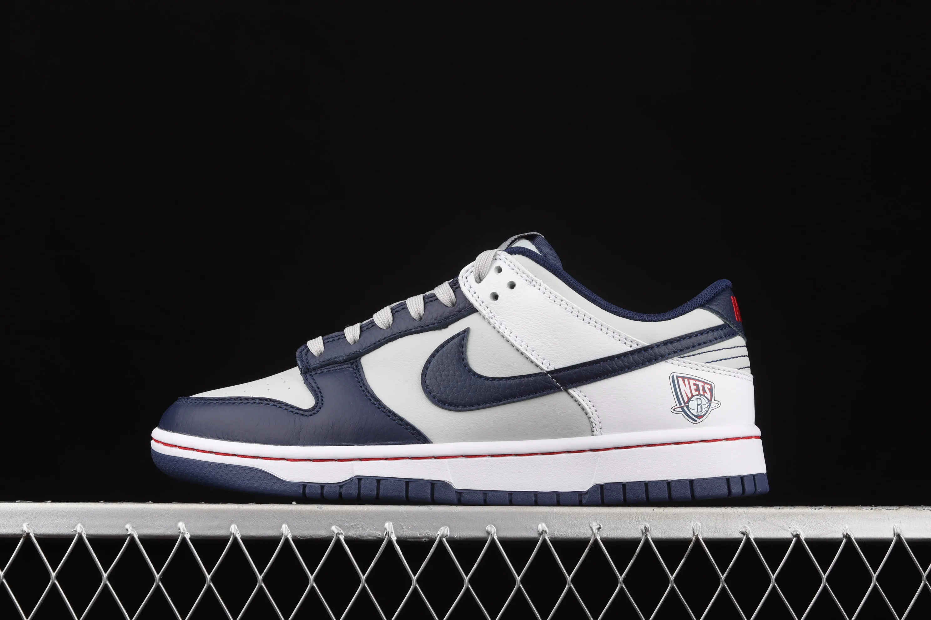 All Categories Nk SB Dunk Series Nk SB Dunk Low low-top sneakers #ZG version NBA x Nk Dunk Low EMB '75th Anniversary' NBA joint SB dunk backboard low-top sneakers DD3363-001